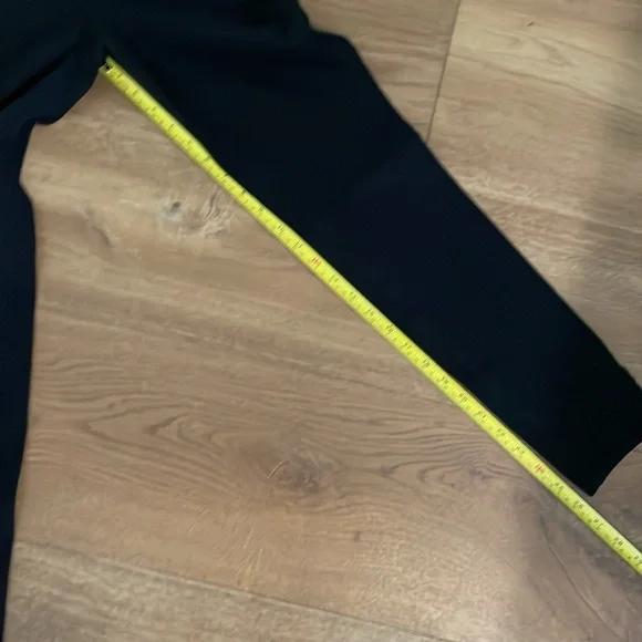 H&M Women's 6 Classic Black Skinny Denim Pants- Straight Leg - Picture 6 of 7